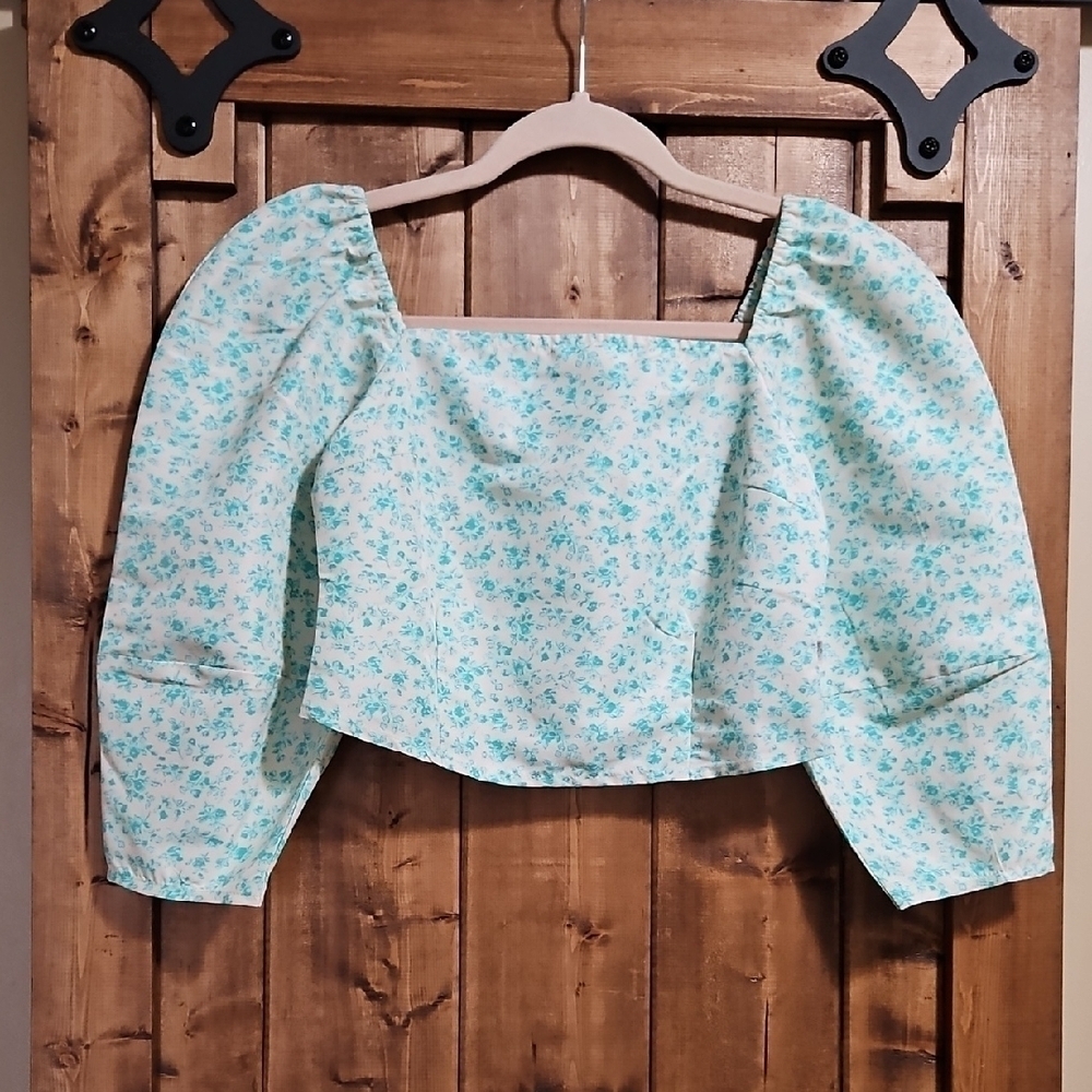 Levi's Cream Green Floral Puff Sleeve Cropped The Statement Blouse Size XS